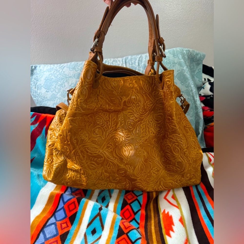 Beautiful large Italian leather Valentina Purse!